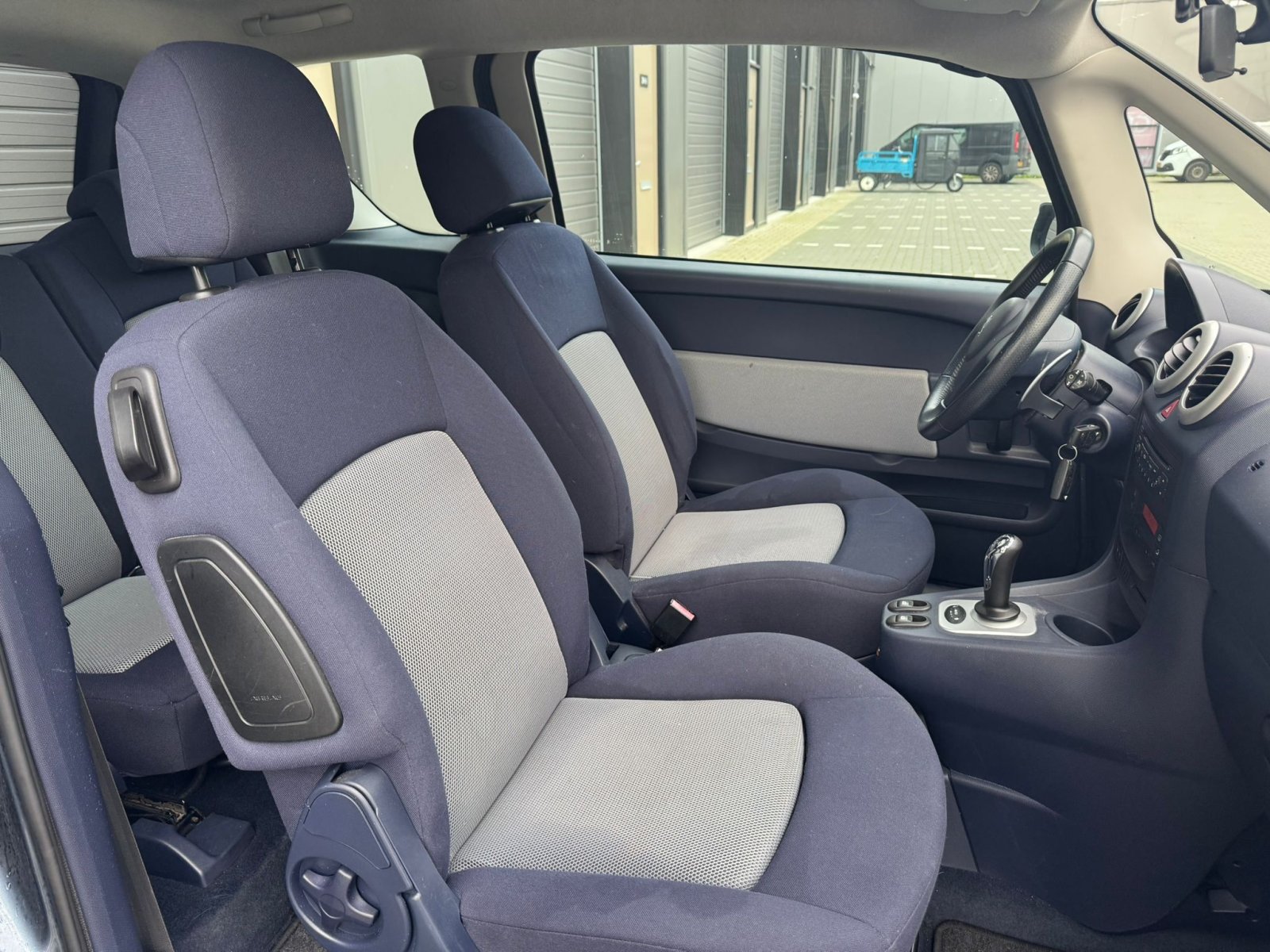 Peugeot 1007 1.4 75 PK Automaat Elek ramen Elek deuren Airco