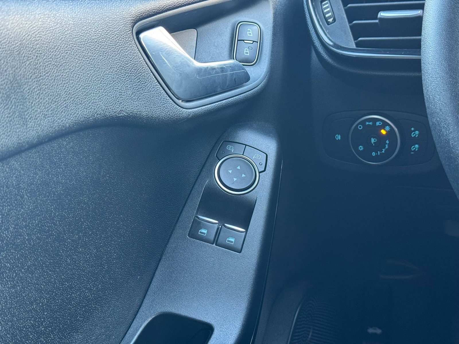 Ford Fiesta 1,1 Trend / Lane / navi / LMV / Dealer