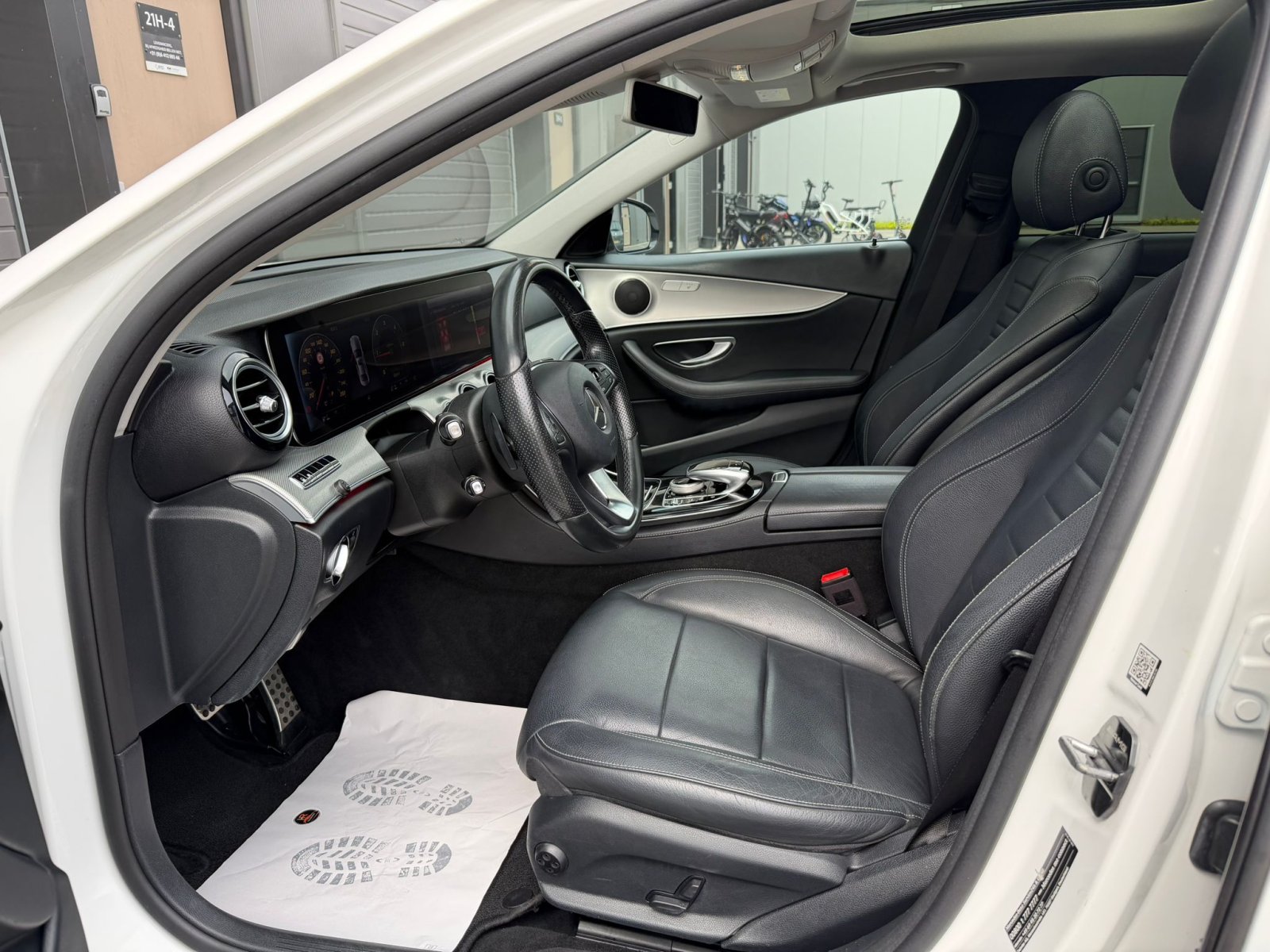 Mercedes E-klasse, 220d Amg / Pano / Virtual / Alarm / Sfeer