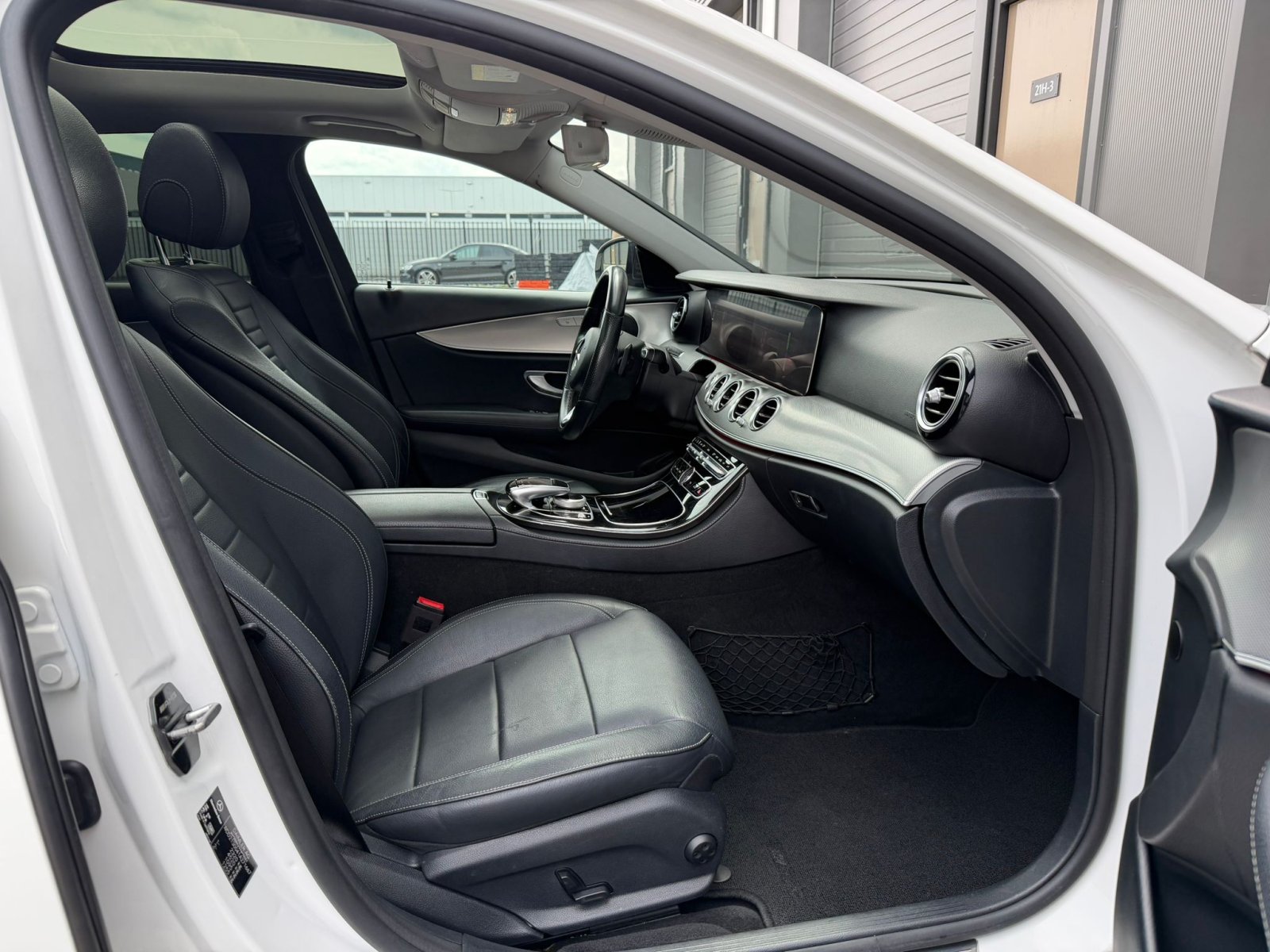 Mercedes E-klasse, 220d Amg / Pano / Virtual / Alarm / Sfeer