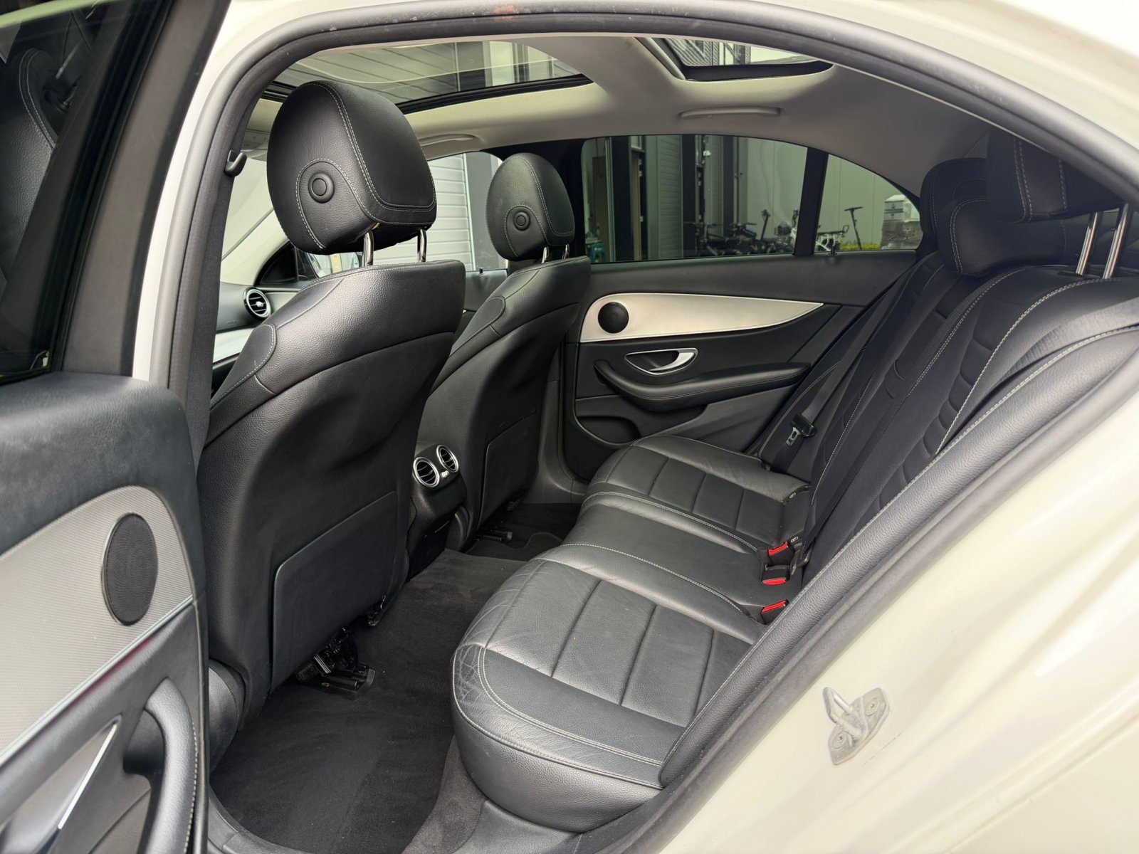 Mercedes E-klasse, 220d Amg / Pano / Virtual / Alarm / Sfeer