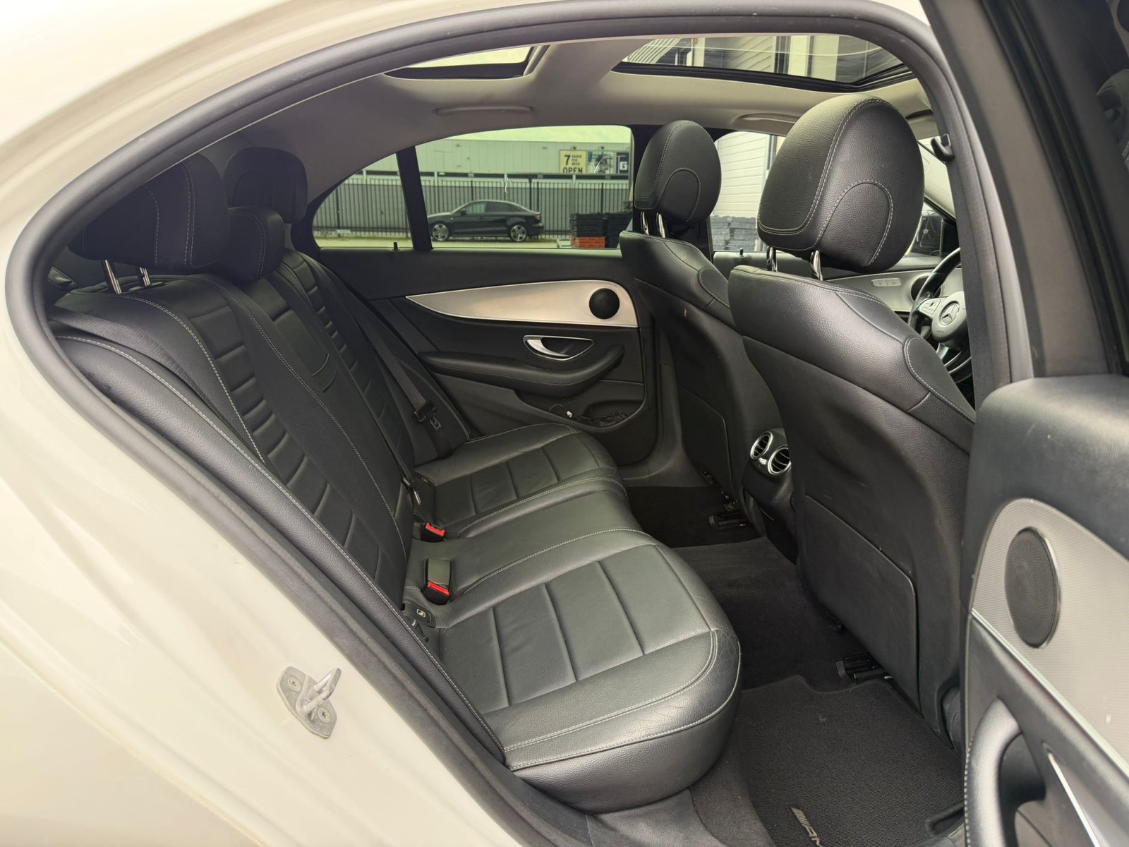 Mercedes E-klasse, 220d Amg / Pano / Virtual / Alarm / Sfeer