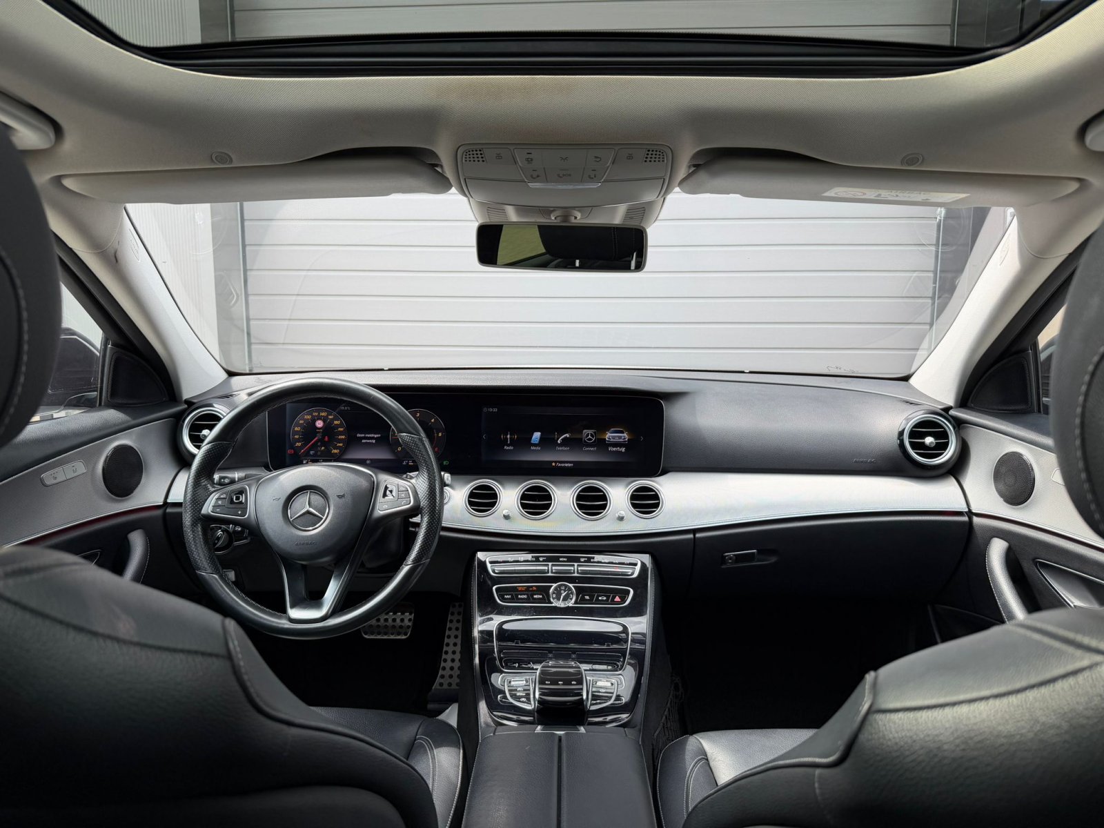 Mercedes E-klasse, 220d Amg / Pano / Virtual / Alarm / Sfeer