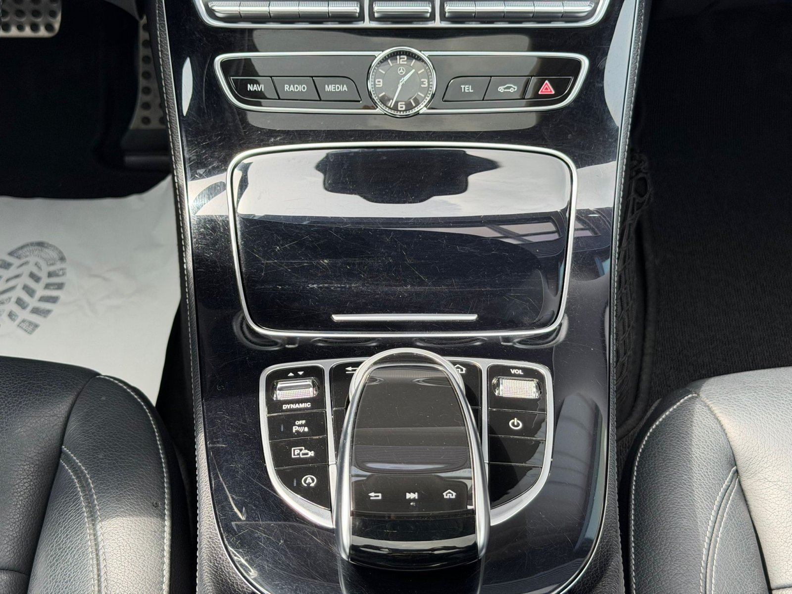 Mercedes E-klasse, 220d Amg / Pano / Virtual / Alarm / Sfeer
