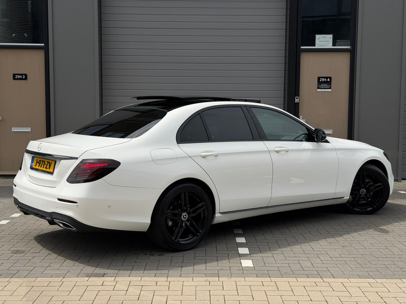 Mercedes E-klasse, 220d Amg / Pano / Virtual / Alarm / Sfeer