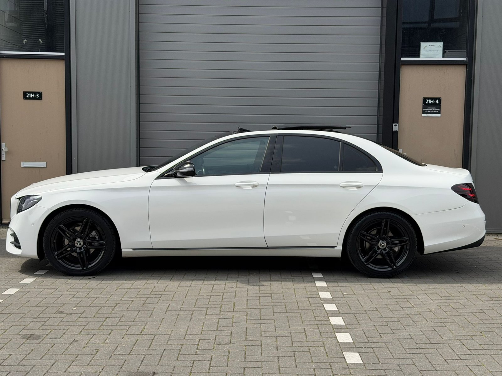 Mercedes E-klasse, 220d Amg / Pano / Virtual / Alarm / Sfeer