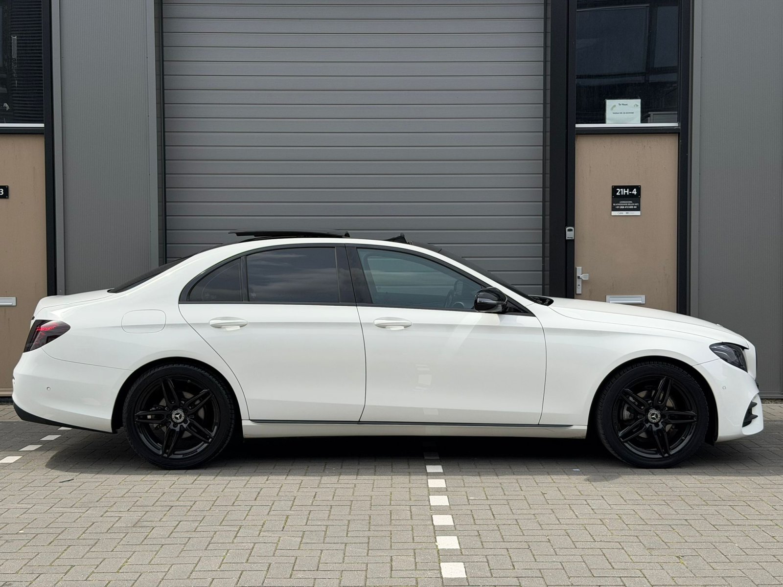 Mercedes E-klasse, 220d Amg / Pano / Virtual / Alarm / Sfeer