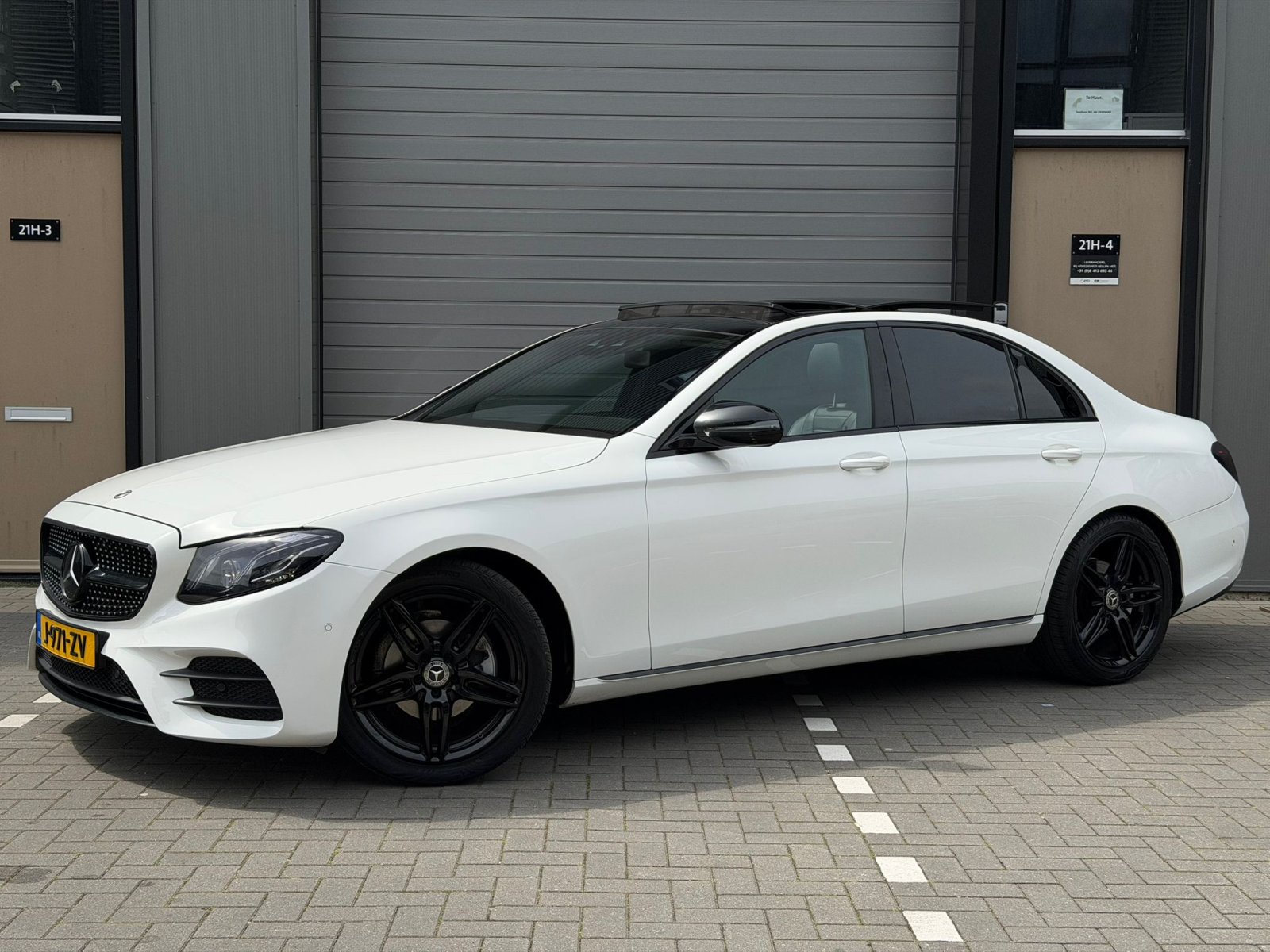 Mercedes E-klasse, 220d Amg / Pano / Virtual / Alarm / Sfeer