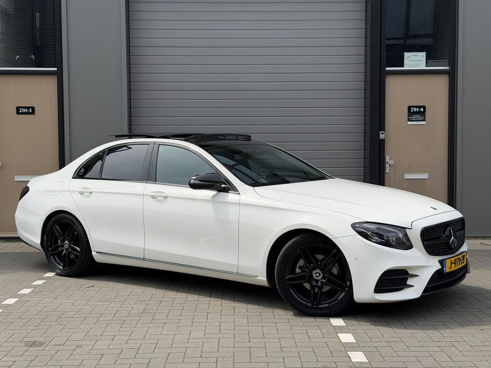 Mercedes E-klasse, 220d Amg / Pano / Virtual / Alarm / Sfeer