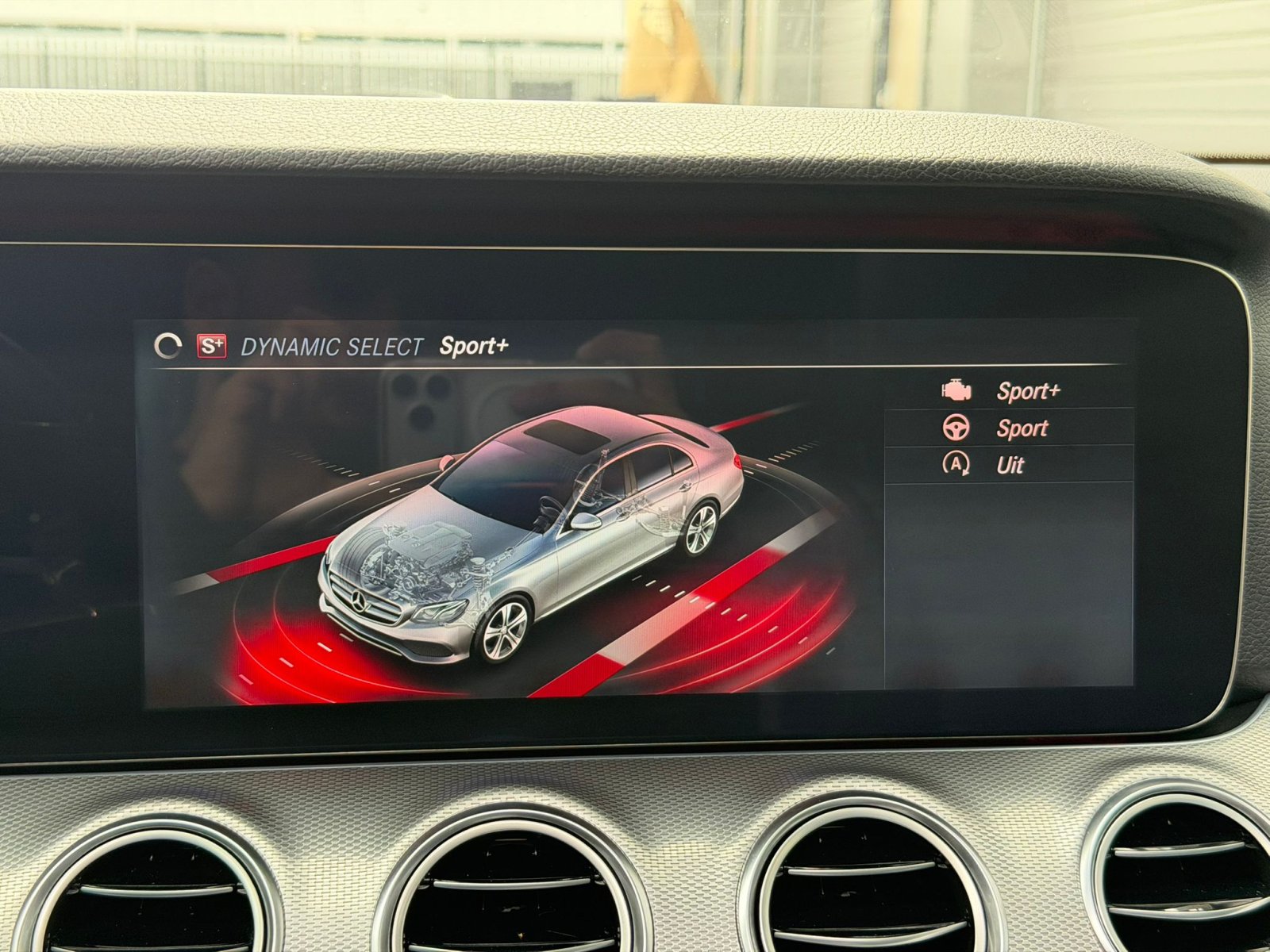 Mercedes E-klasse, 220d Amg / Pano / Virtual / Alarm / Sfeer