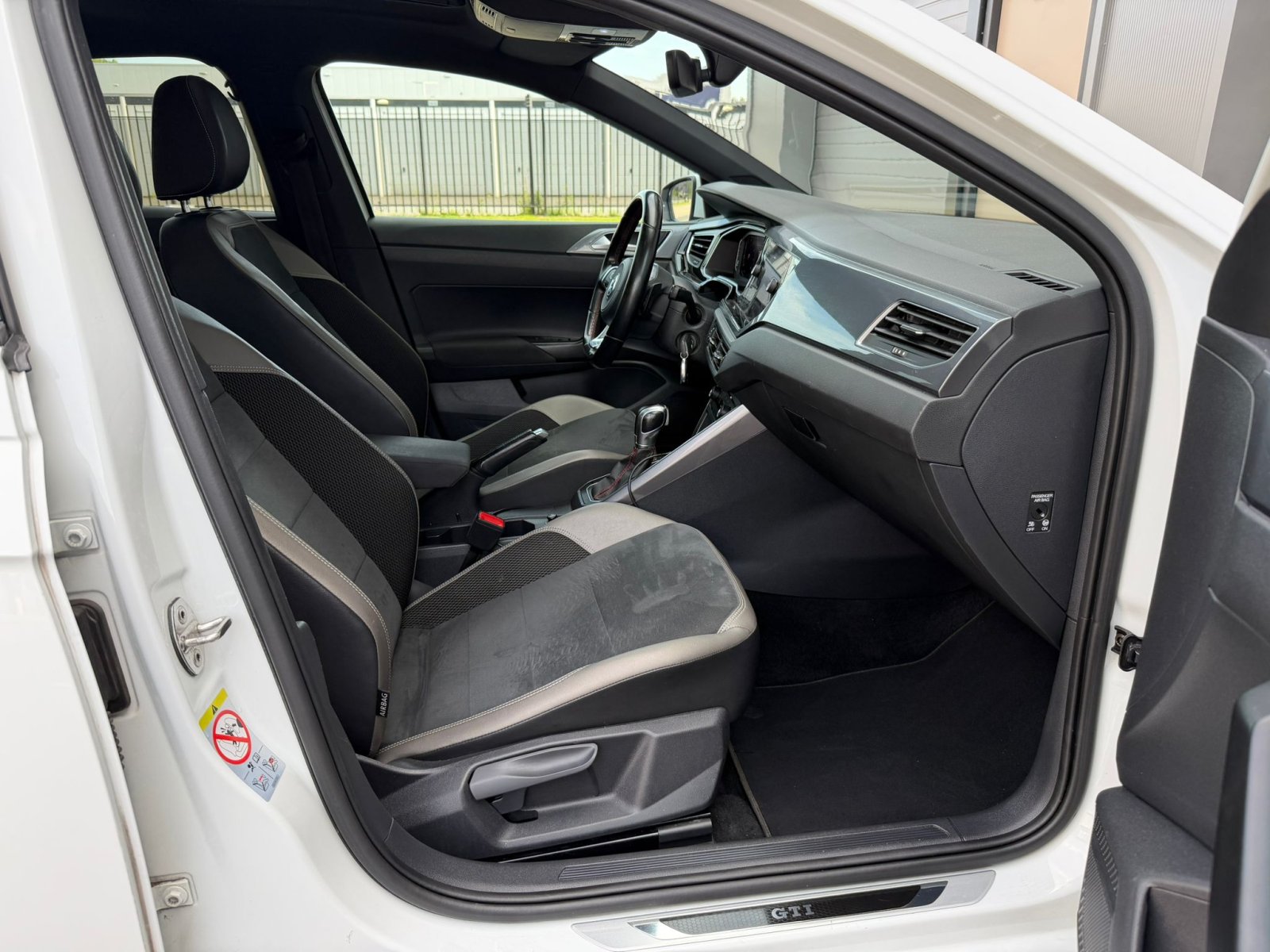 Volkswagen Polo GTI 2.0 TSI DSG | 250 PK | VOL OPTIES | Panoramadak | ACC | DCC | Beats Audio|Virtual Dash| Camera| Park Assist
