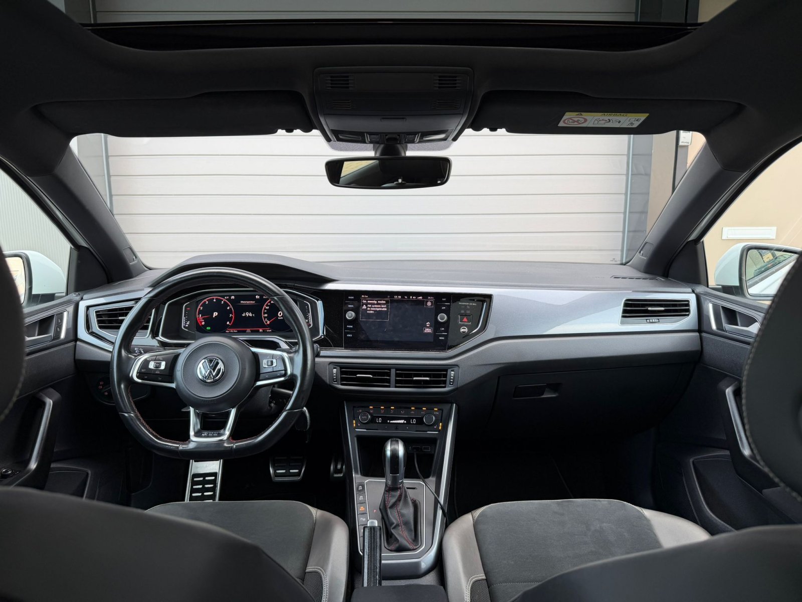 Volkswagen Polo GTI 2.0 TSI DSG | 250 PK | VOL OPTIES | Panoramadak | ACC | DCC | Beats Audio|Virtual Dash| Camera| Park Assist