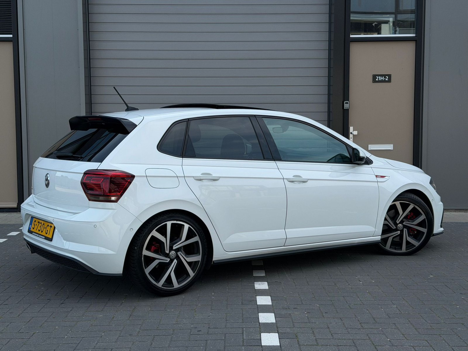 Volkswagen Polo GTI 2.0 TSI DSG | 250 PK | VOL OPTIES | Panoramadak | ACC | DCC | Beats Audio|Virtual Dash| Camera| Park Assist