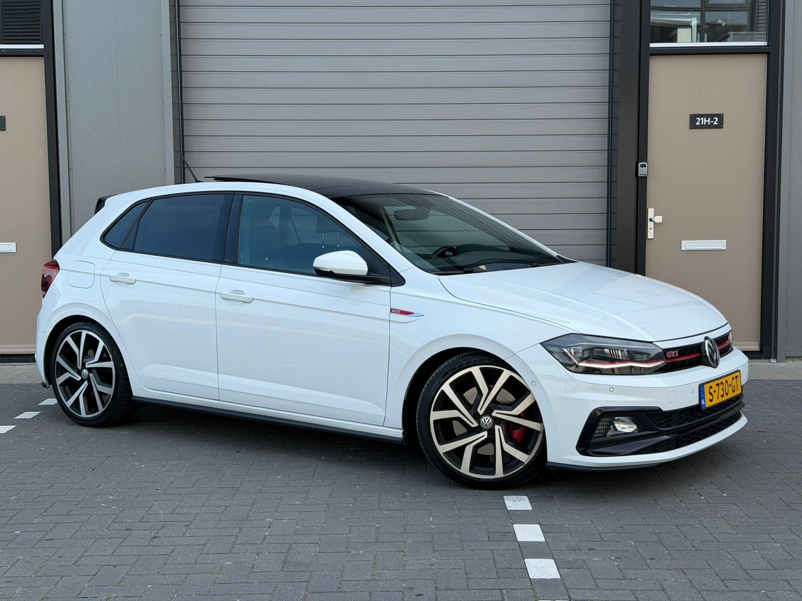 Volkswagen Polo GTI 2.0 TSI DSG | 250 PK | VOL OPTIES | Panoramadak | ACC | DCC | Beats Audio|Virtual Dash| Camera| Park Assist