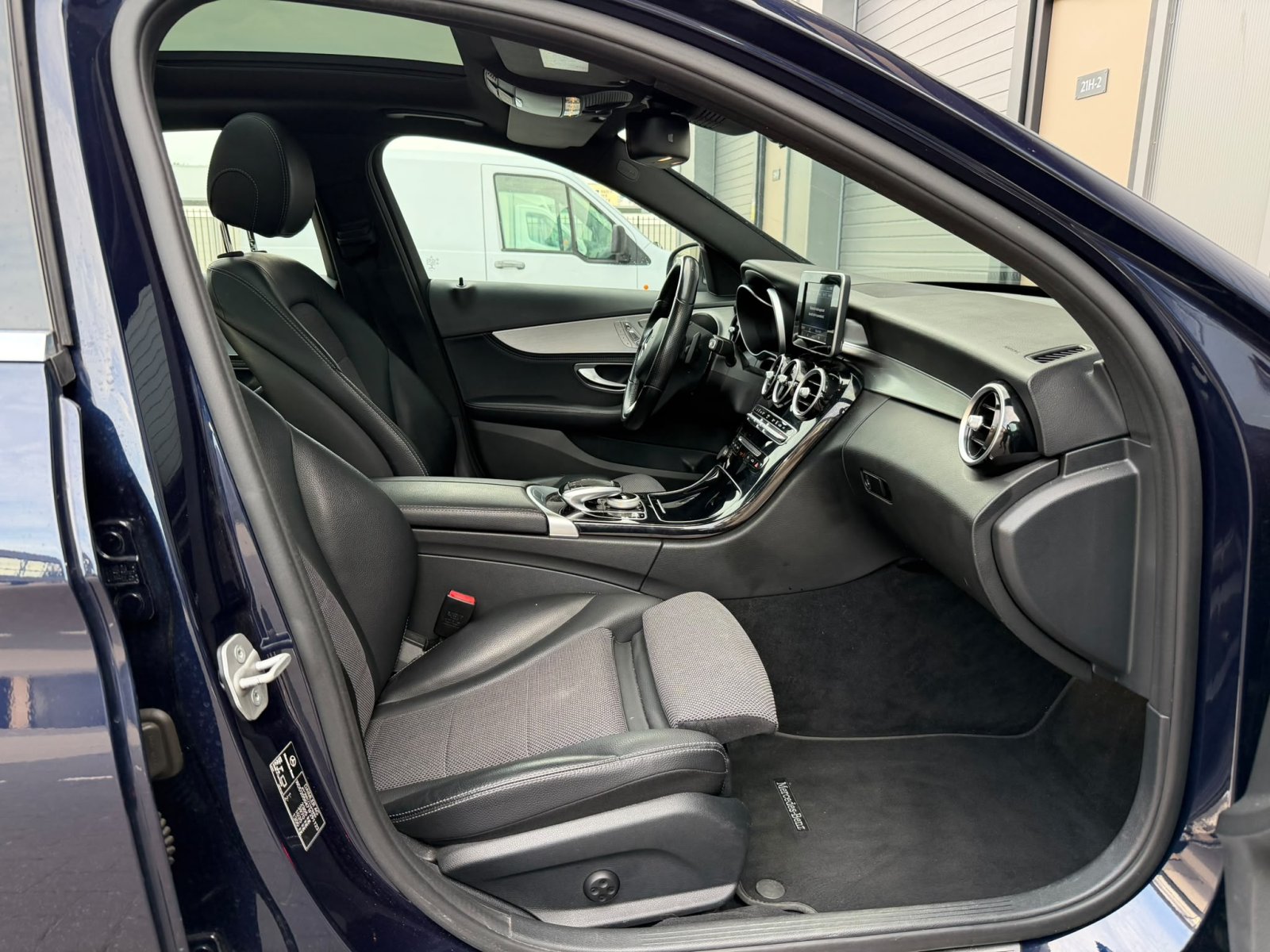 Mercedes C-Klasse 350e Lease Edition / Pano / Memory / Keyless / luchtvering /