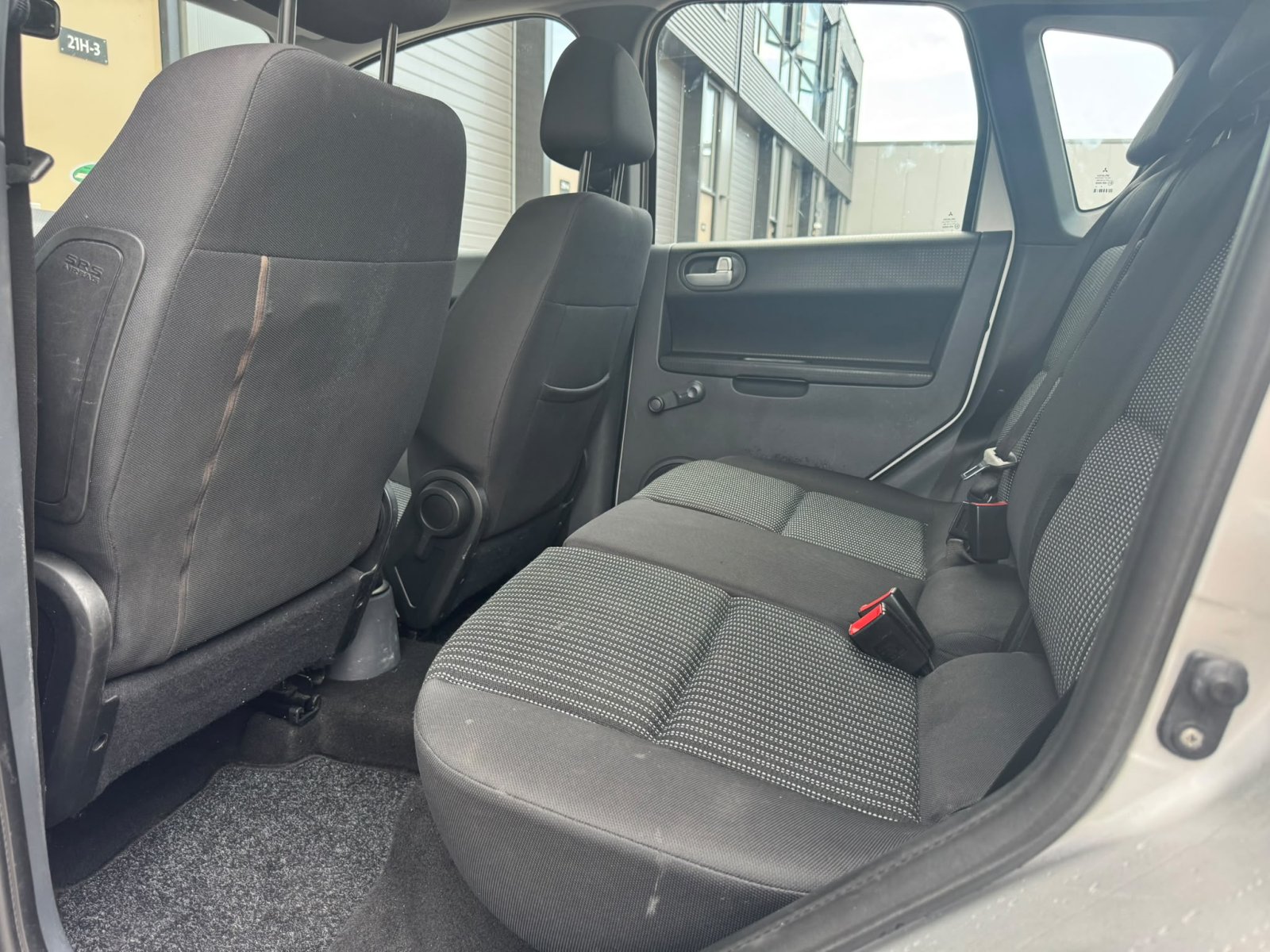 Mitsubishi Colt 1.3 Invite+ APK / Airco / Automaat / LMV / Airco