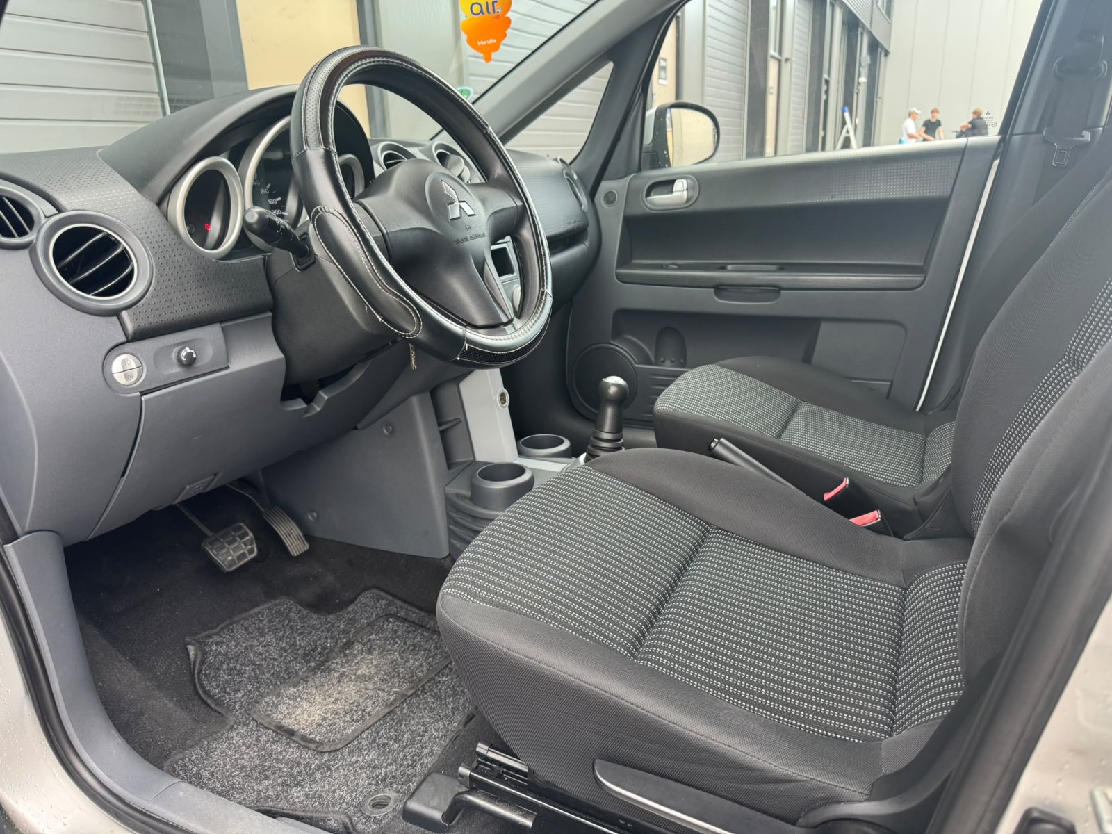 Mitsubishi Colt 1.3 Invite+ APK / Airco / Automaat / LMV / Airco