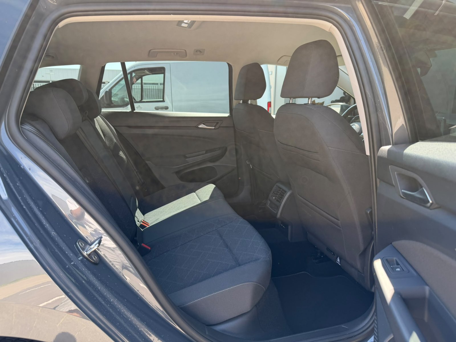 Volkswagen Golf Variant 1.5 eTSI R-line B+ / ACC / LMV / DSG