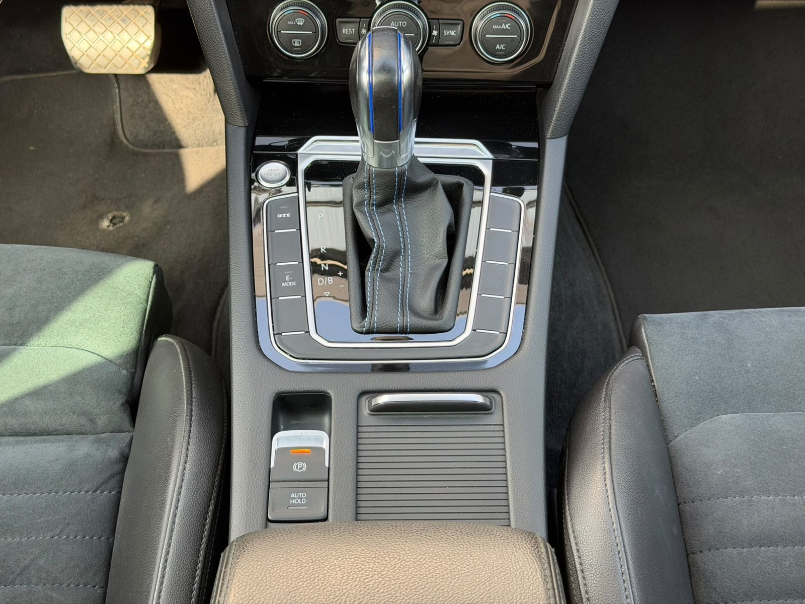 Volkswagen Passat 1.4 TSI GTE / Pano / ACC / Lane / Plug-In / Automaat /
