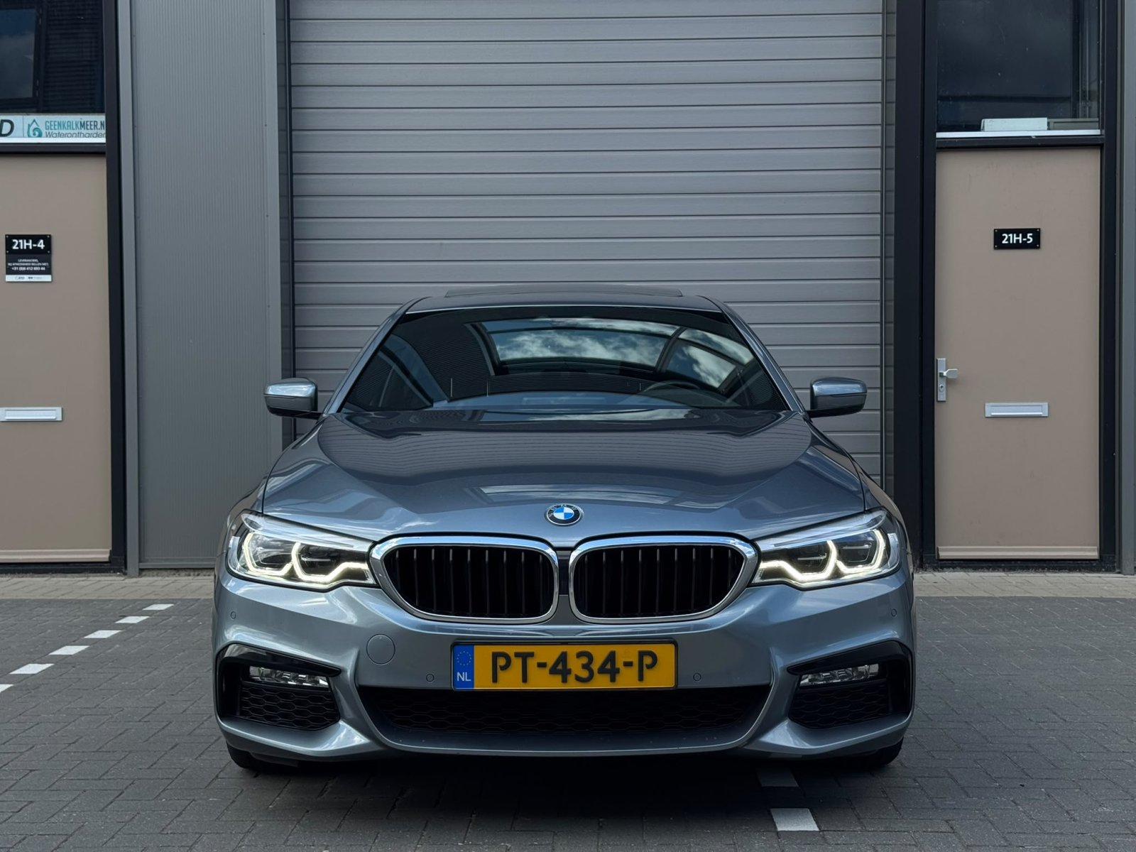 BMW 5-serie, 520d High Executive / Pano / 19 inch / head-up / camera / automaat / Dealeronderhouden