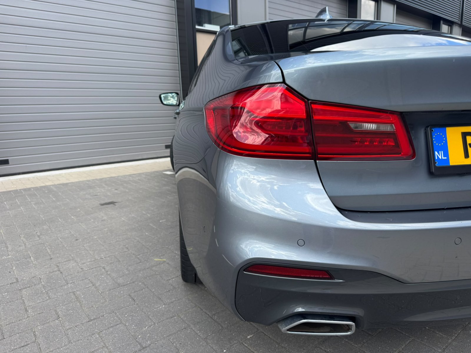 BMW 5-serie, 520d High Executive / Pano / 19 inch / head-up / camera / automaat / Dealeronderhouden