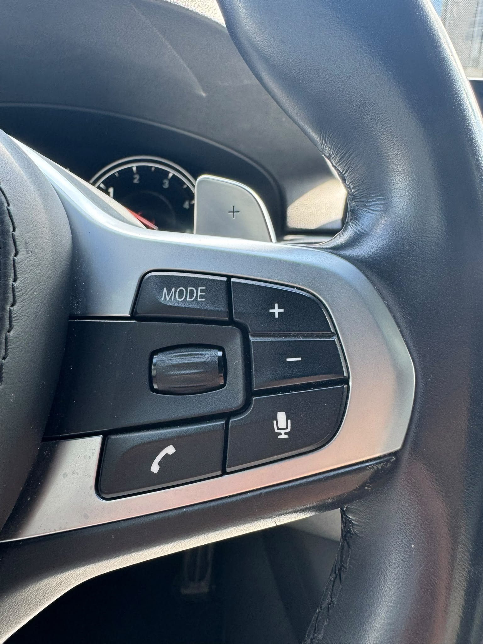 BMW 5-serie, 520d High Executive / Pano / 19 inch / head-up / camera / automaat / Dealeronderhouden
