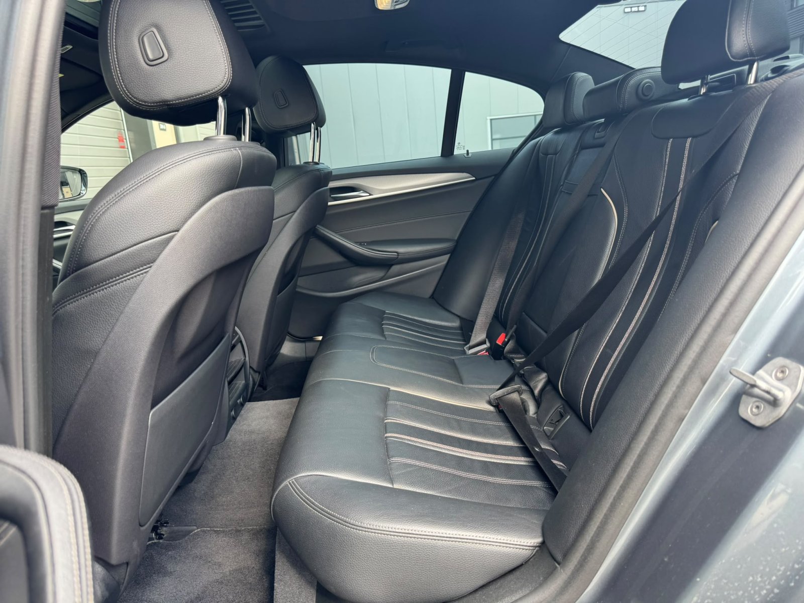 BMW 5-serie, 520d High Executive / Pano / 19 inch / head-up / camera / automaat / Dealeronderhouden