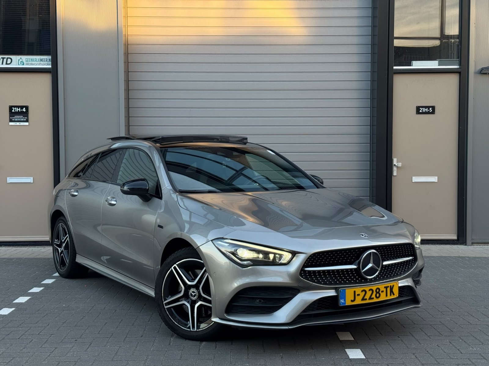 Mercedes CLA-klasse Shooting Brake, 250e / Sfeer / Pano / NL / Keyless / burmeister / Dealeronderhouden