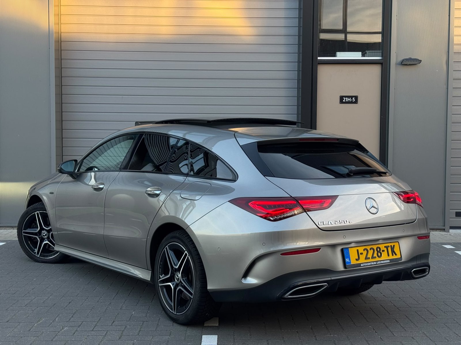 Mercedes CLA-klasse Shooting Brake, 250e / Sfeer / Pano / NL / Keyless / burmeister / Dealeronderhouden
