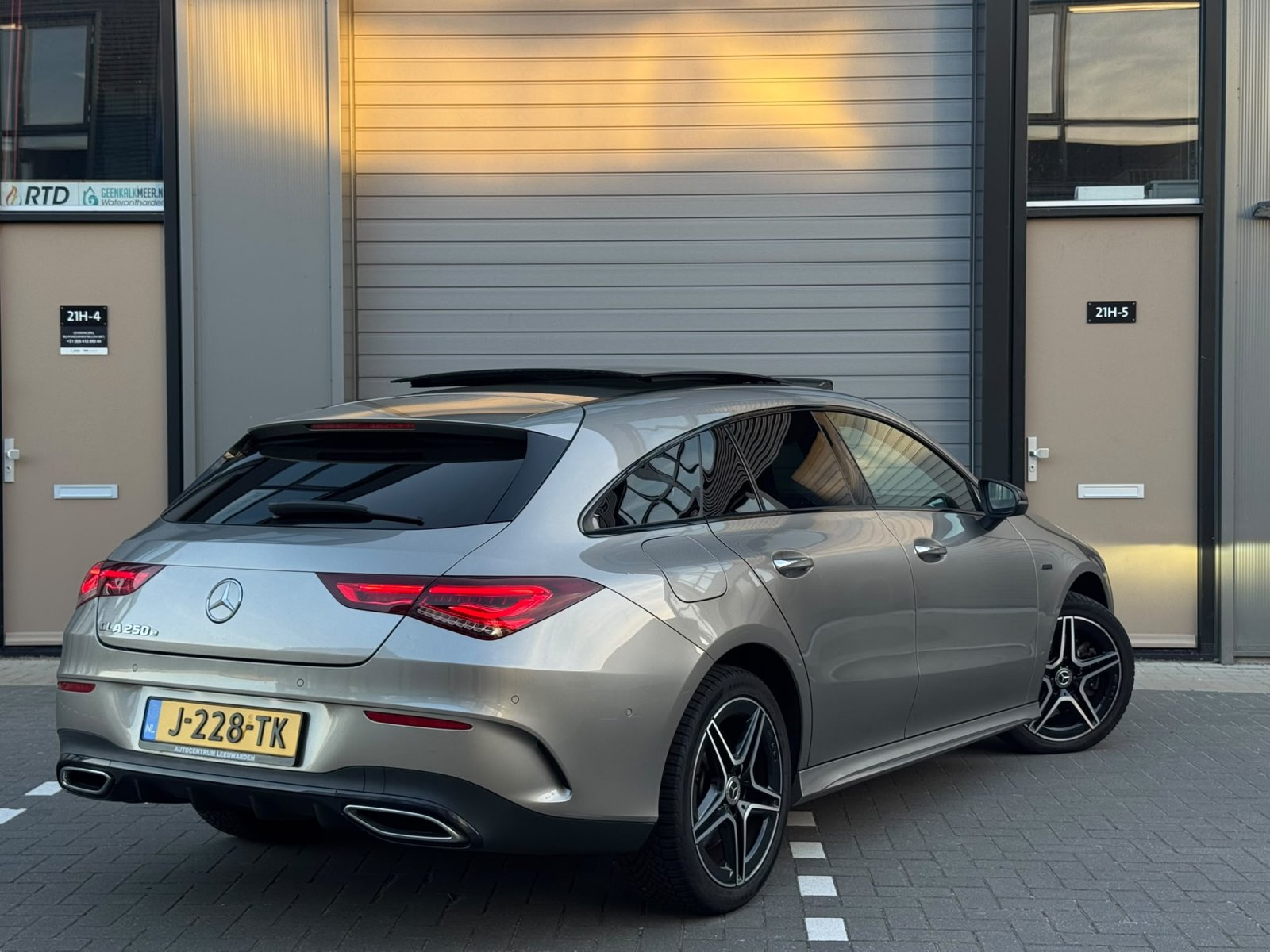 Mercedes CLA-klasse Shooting Brake, 250e / Sfeer / Pano / NL / Keyless / burmeister / Dealeronderhouden